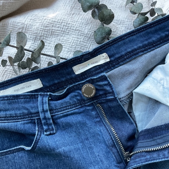 Silence & Noise High Rise Flare Jean Size 28 - Picture 2 of 4